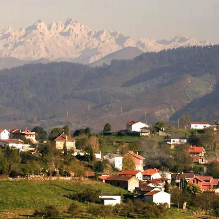 Сasa de vacaciones Maria Sopena In By Interhome Pruneda